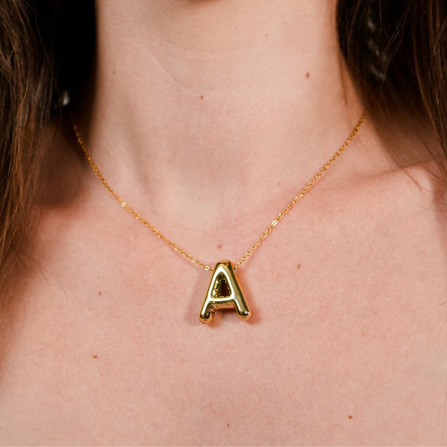 Collar Letra A Puffy Dorado – Tu inicial con volumen y estilo